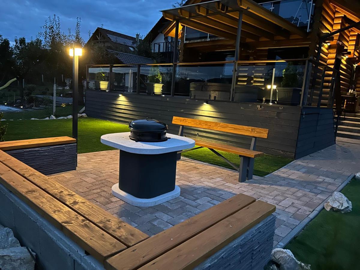 Apartamento Roenk Relax Miskolc Exterior foto